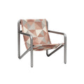 **Technische Titel in het Nederlands: Moderne stoel met metalen frame en geometrisch patroon**